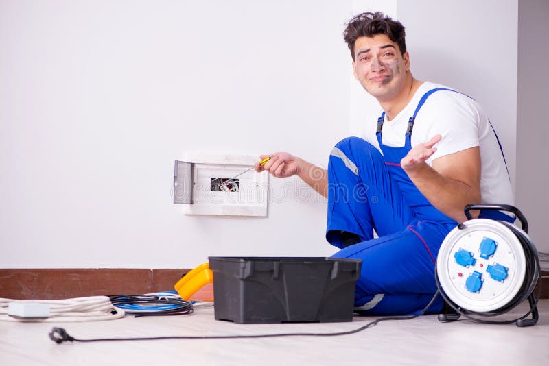 The funny man doing electrical repairs at home