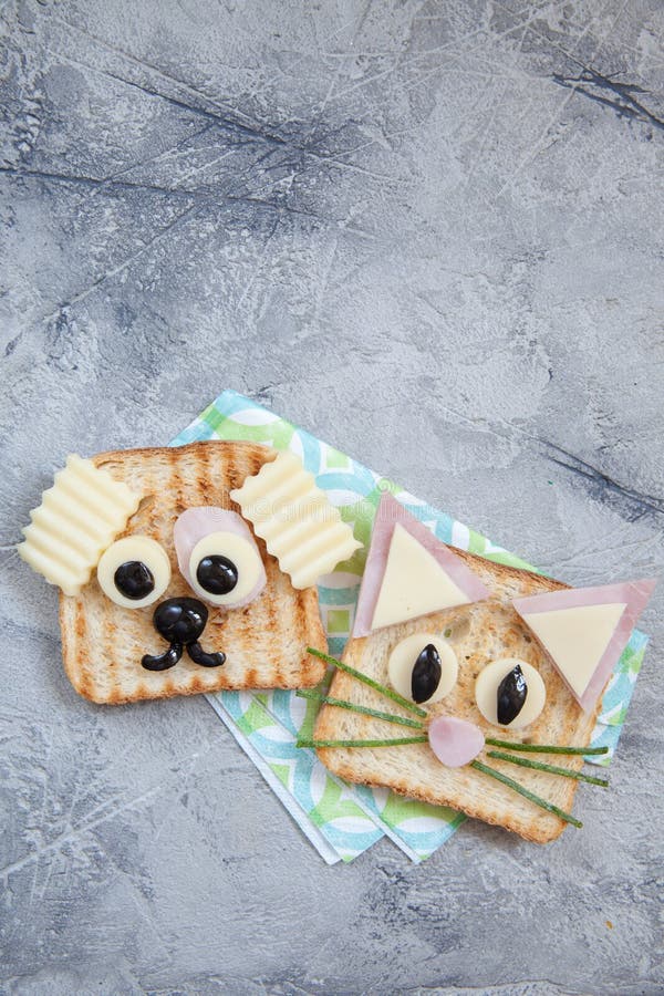 Funny sandwich for kids lunch on a table. Funny dog and cat sandwich for kids lunch on a table royalty free stock photography Funny sandwich for kids lunch on a table. Funny dog and cat sandwich for kids lunch on a table royalty free stock photography