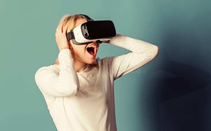 uformel cowboy missil Funny Woman Experiencing 3D Gadget Technology - Close Up. Woman Enjoying  Cyber Fun Experience in Vr Stock Image - Image of online, happy: 164998049