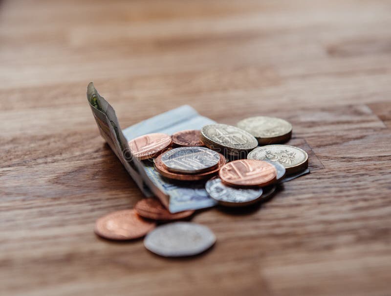 Funtowy Sterling na stole w Luksusowej restauraci zdjęcia stock Funtowy Sterling na stole w Luksusowej restauraci zdjęcia stock