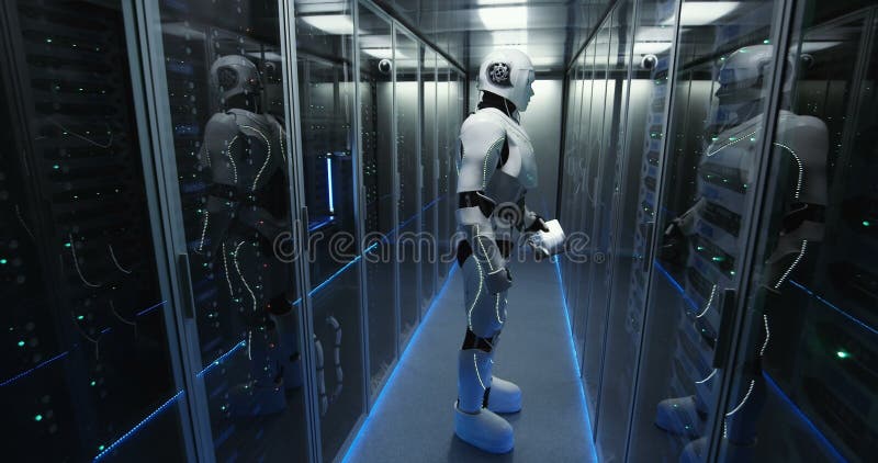 Funzionamento futuristico del robot di androide nella stanza del server video d archivio