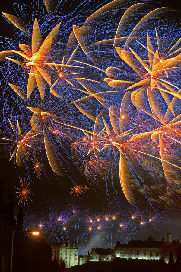Fuochi d'artificio sopra il castello di Edinburgh, Scozia, Europa fotografia stock libera da diritti Fuochi d'artificio sopra il castello di Edinburgh, Scozia, Europa fotografia stock libera da diritti