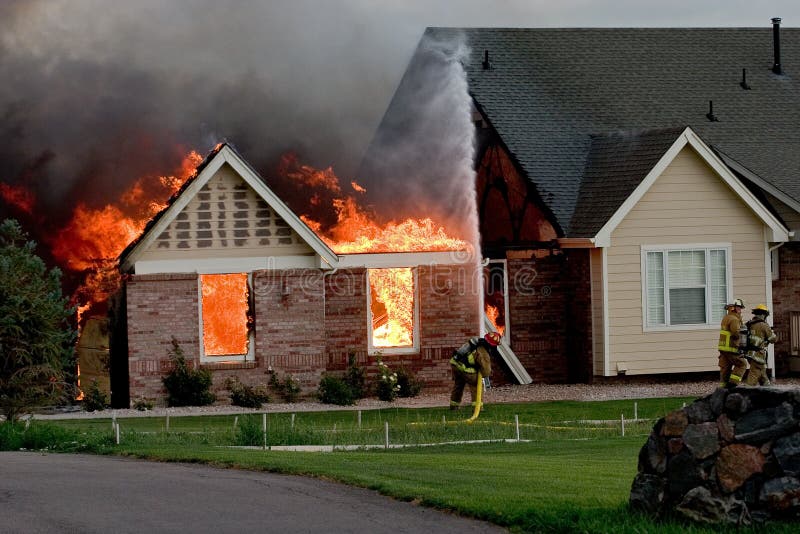 Incendio domestico 4 fotografie stock libere da diritti