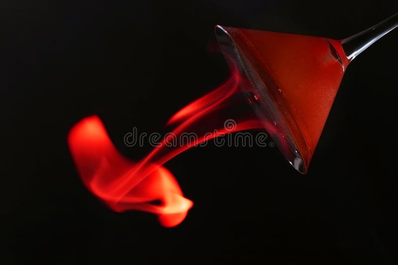 Fuoco del cocktail immagini stock libere da diritti Fuoco del cocktail immagini stock libere da diritti