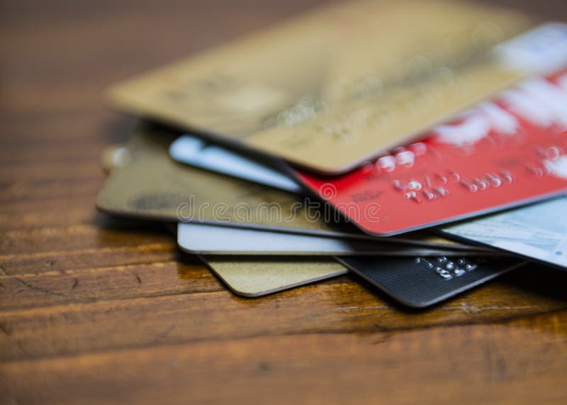 Fuoco di parecchie carte di credito immagine stock