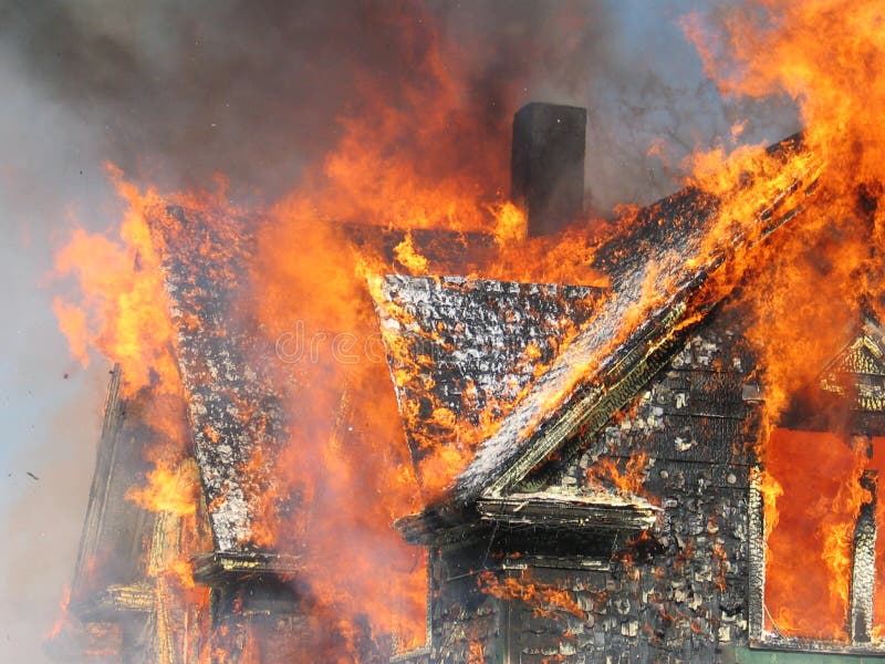 Incendio Domestico di Livello Superiore e Violento fotografie stock