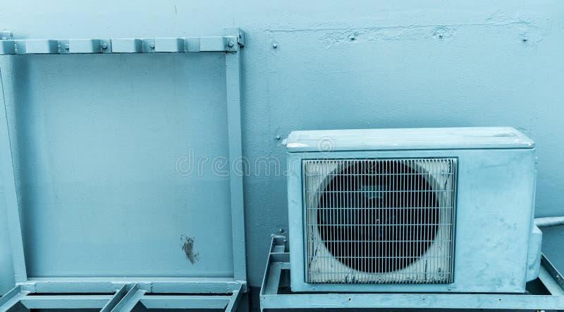 Fuori compressore d'aria della porta fotografie stock libere da diritti Fuori compressore d'aria della porta fotografie stock libere da diritti