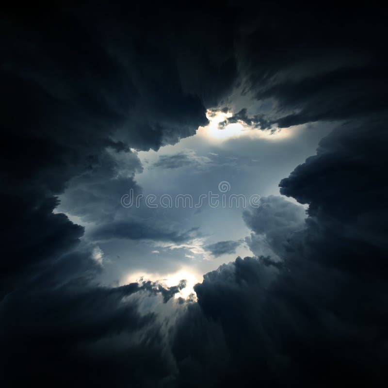 Buraco nas Nuvens Dramáticas imagens de stock royalty free