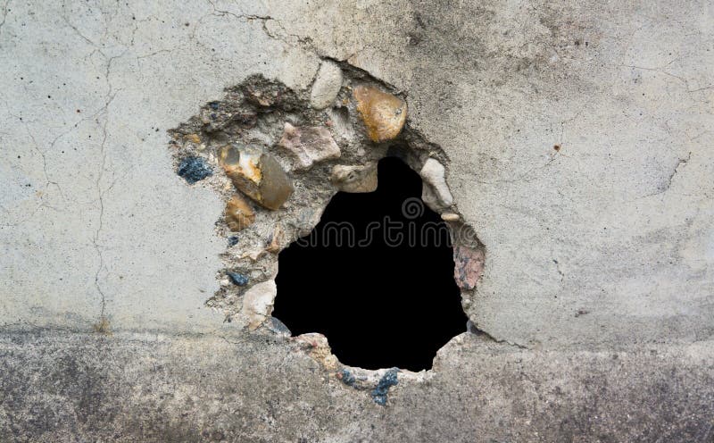 Furo no muro de cimento da destruição, buraco de bala, espaço livre do fundo abstrato para o projeto