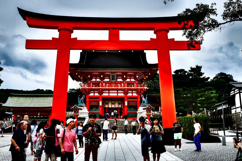 Fushimi Inari-Taisha, gammal tempel i Kyoto, Japan arkivbild Fushimi Inari-Taisha, gammal tempel i Kyoto, Japan arkivbild