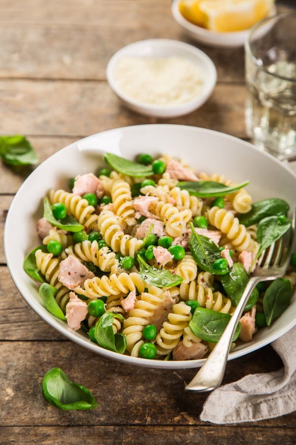 Fusilli pasta with salmon, spinach and grean peas