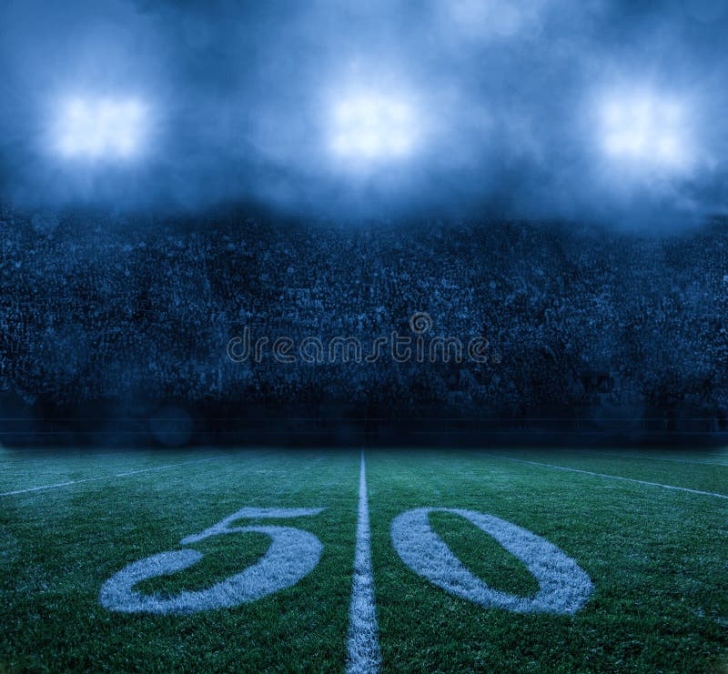 Futbolu Amerykańskiego stadium przy nocy 50 boczną linią boiska fotografia stock Futbolu Amerykańskiego stadium przy nocy 50 boczną linią boiska fotografia stock