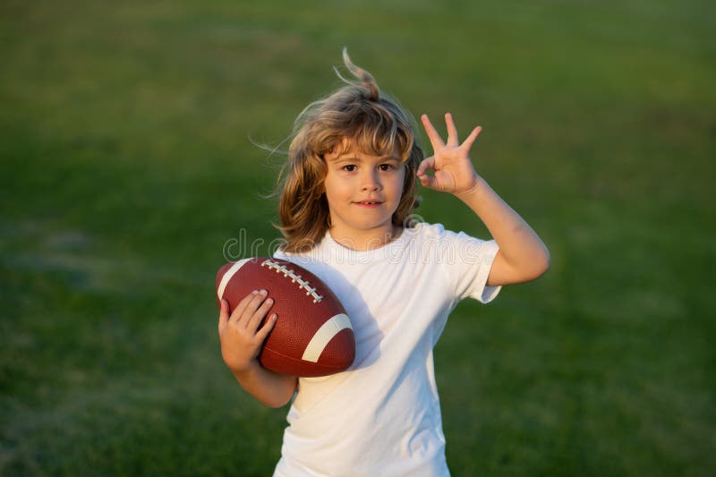 Como arremessar uma bola de futebol americano? 