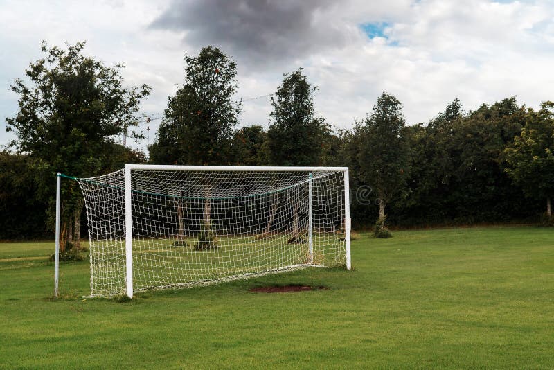 Posto De Futebol No Campo De Treino. Erva Desgastada Num Ponto De Guarda.  Fundo Do Tema Do Futebol Foto de Stock - Imagem de mola, futebol: 218400436