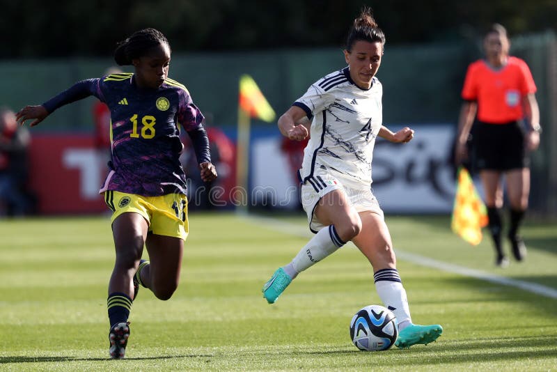 Futebol Feminino : Jogo Amigável De Futebol Itália Vs Colombia