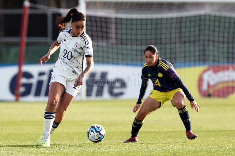 Futebol Feminino : Jogo Amigável De Futebol Itália Vs Colombia