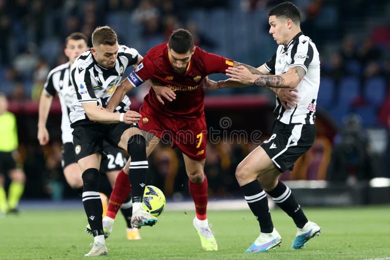 Futebol : Serie a 2022 2023 Jogo Dia 30 Como Roma Vs. Estádio Olímpico De  Calcio Udinês Em Roma Foto Editorial - Imagem de entre, abril: 275252301