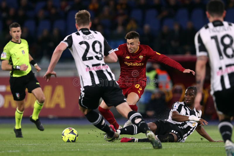 Futebol : Serie a 2022 2023 Jogo Dia 30 Como Roma Vs. Estádio Olímpico De  Calcio Udinês Em Roma Foto Editorial - Imagem de entre, abril: 275252301