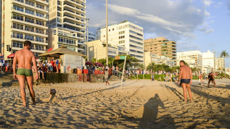 Futevolei op het strand in Ipanema, Rio de Janeiro, Brazilië royalty-vrije stock afbeeldingen Futevolei op het strand in Ipanema, Rio de Janeiro, Brazilië royalty-vrije stock afbeeldingen