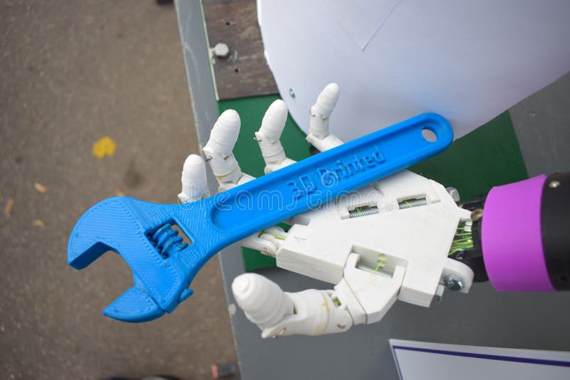 Futuristisk manhand, vit robotarm som skrivs ut på en skrivare 3d arkivfoto Futuristisk manhand, vit robotarm som skrivs ut på en skrivare 3d arkivfoto