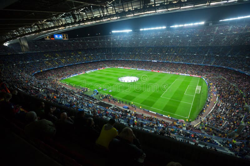 Fußballplatz und Publikum am Stadion Nou kampiert, Barcelona lizenzfreie stockfotos Fußballplatz und Publikum am Stadion Nou kampiert, Barcelona lizenzfreie stockfotos