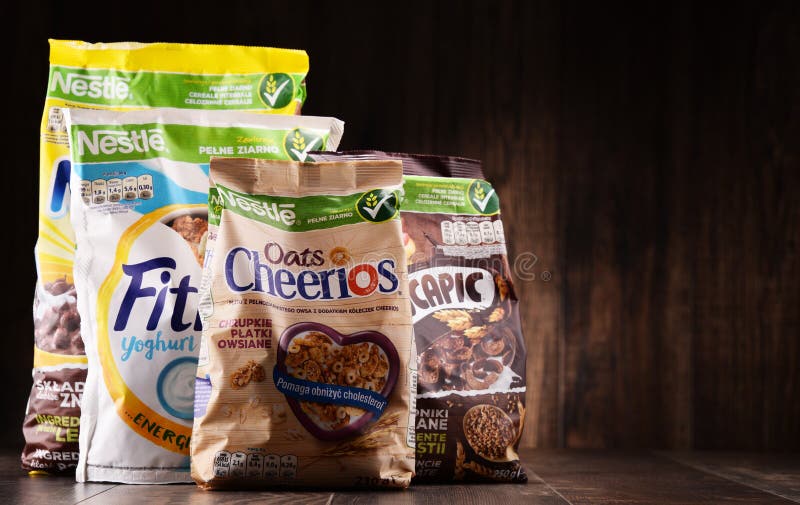 Fyra packar av Nestle frukostsädesslag royaltyfri fotografi Fyra packar av Nestle frukostsädesslag royaltyfri fotografi