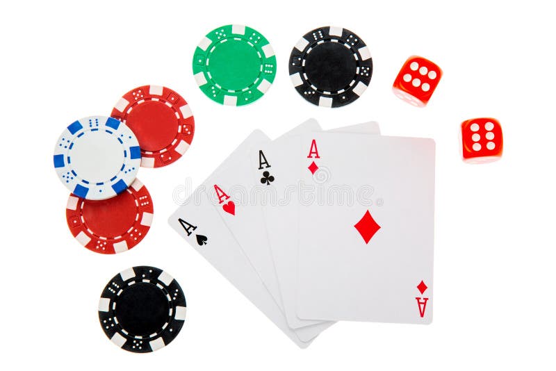 Fyra överdängare med olika pokerchiper och tärning som isoleras på vit arkivfoton Fyra överdängare med olika pokerchiper och tärning som isoleras på vit arkivfoton
