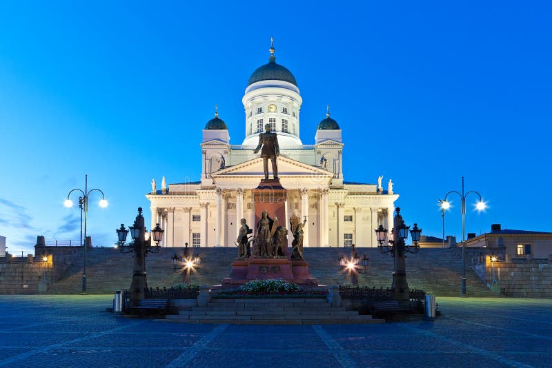 fyrkant för finland helsinki nattsenat royaltyfria foton fyrkant för finland helsinki nattsenat royaltyfria foton