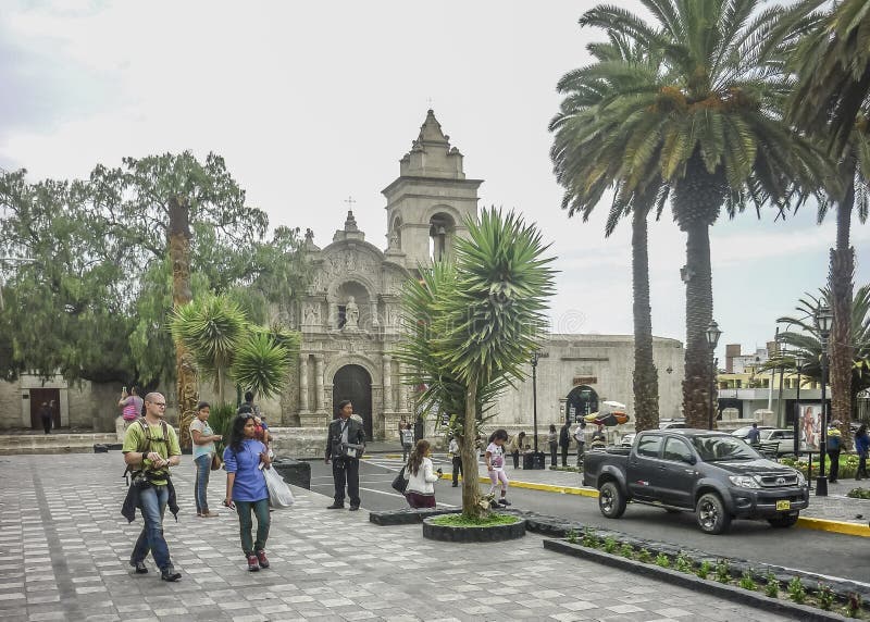 Fyrkant för gammal stil i den Arequipa staden i Peru arkivbild Fyrkant för gammal stil i den Arequipa staden i Peru arkivbild