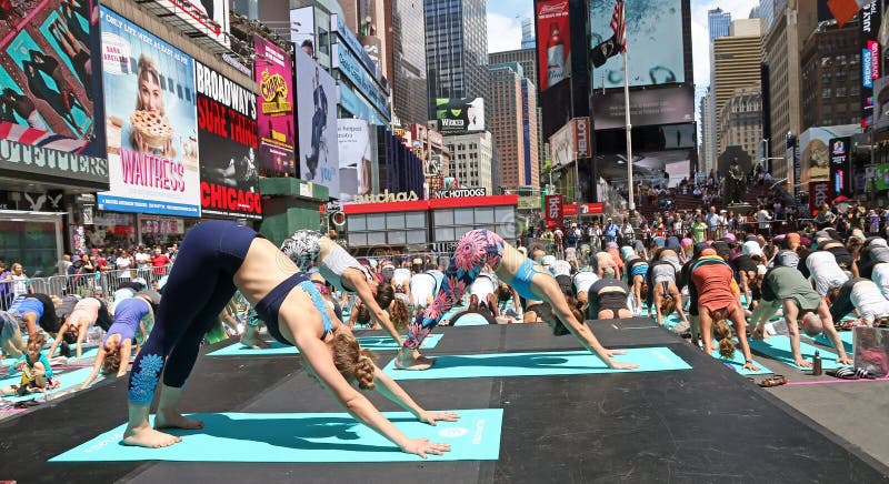 Fyrkant för yoga tidvis arkivbilder