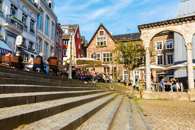 Fyrkant i den gamla staden av Aachen, Tyskland royaltyfria bilder Fyrkant i den gamla staden av Aachen, Tyskland royaltyfria bilder