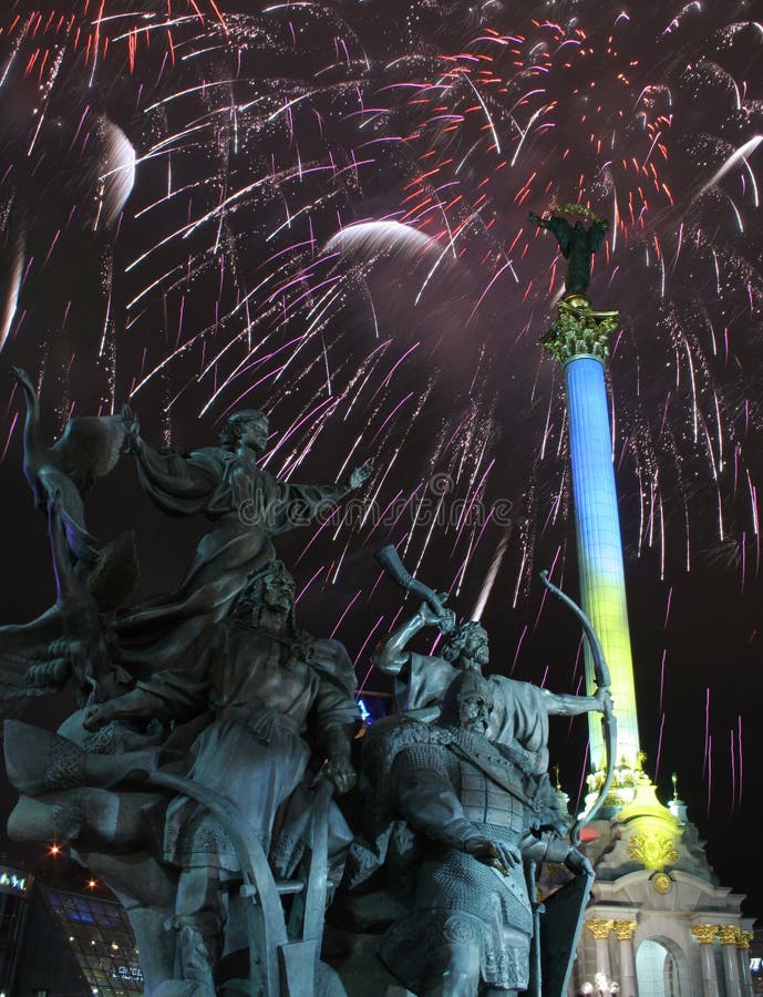 fyrverkerimonument arkivfoton fyrverkerimonument arkivfoton