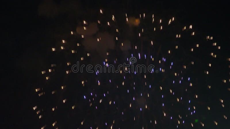 Fyrverksexplosioner på natten vid otaru japan arkivfilmer