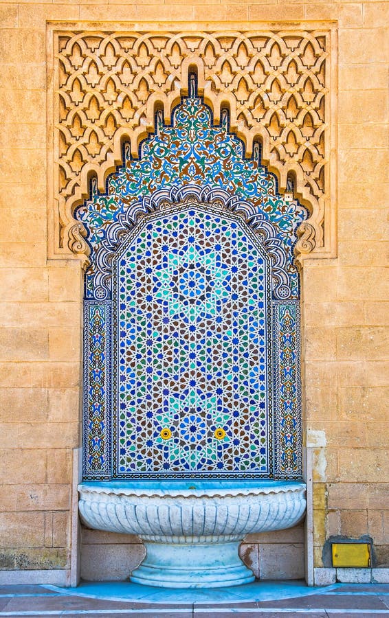 Fântână marocană uimitoare, cu plăci mozaicale colorate fine la Mohammed v mausoleu în Marocul rabat. imagine artistică. stock images