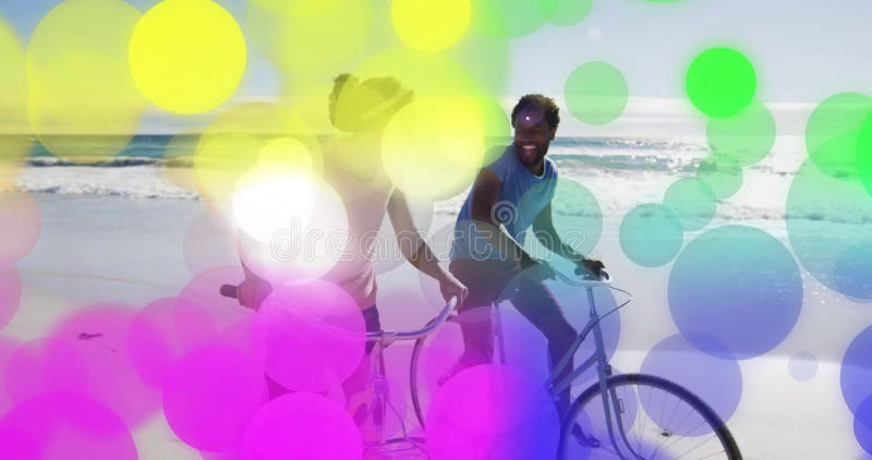 Färgfull bokeh-animering över människor som går cyklar på stranden stock video