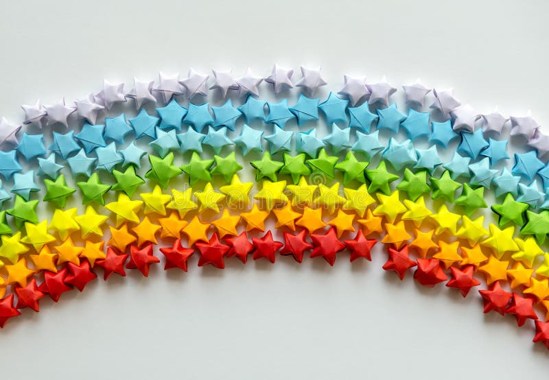 Färgglade origamistjärnor som bildar en regnbågebakgrund vektor illustrationer Färgglade origamistjärnor som bildar en regnbågebakgrund vektor illustrationer