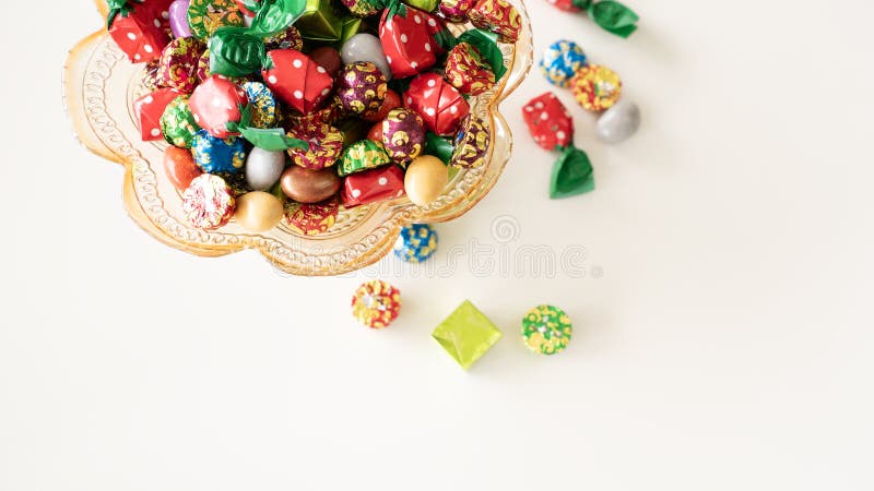 Färggodis och choklad Ramadan Kareem-koncept arkivfoto