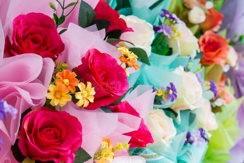 Färgrik blommabukettbakgrund På shoppa bakgrundsblurblomma inom som looks s