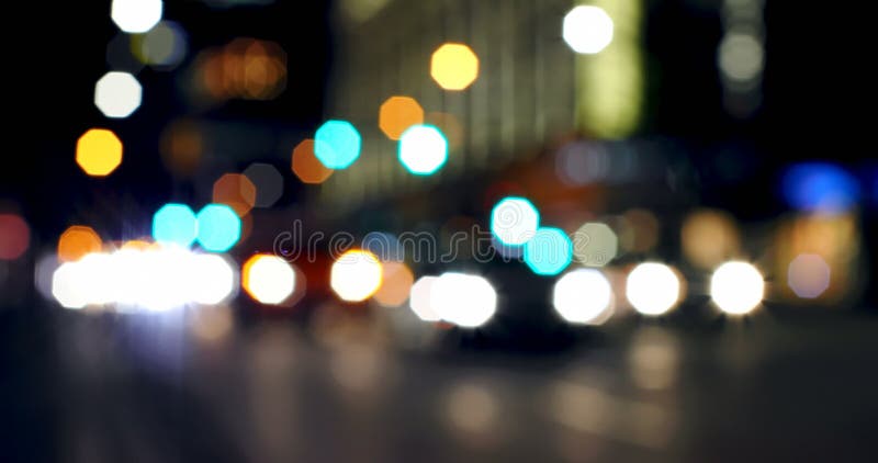 Färgrik bokeh av billjus på gatan på natten 4k arkivfilmer