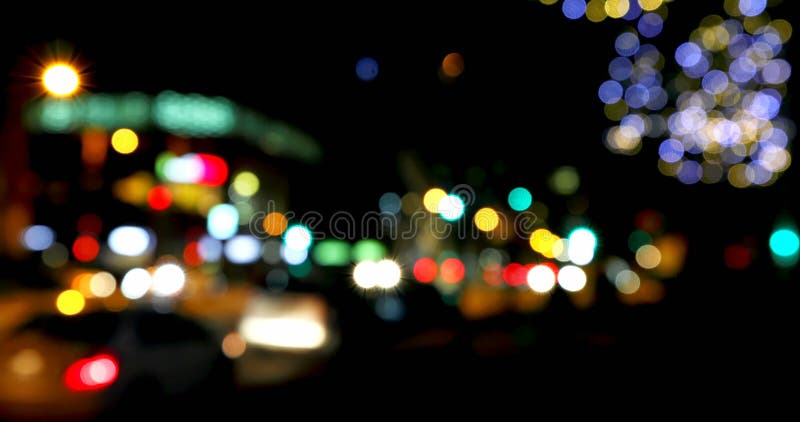Färgrik bokeh av ljus på gatan på natten 4k stock video