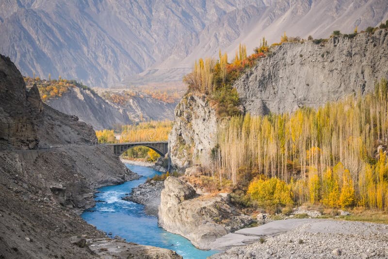 Färgrik Hunza dal i höst royaltyfri foto Färgrik Hunza dal i höst royaltyfri foto