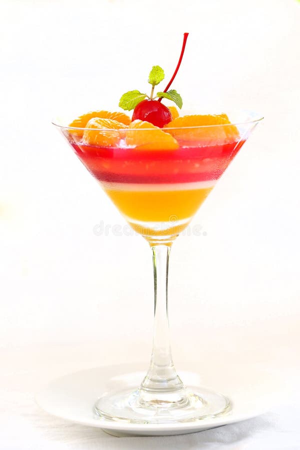 Färgrik orange gelé - fruktgelé i coctailexponeringsglas royaltyfria foton Färgrik orange gelé - fruktgelé i coctailexponeringsglas royaltyfria foton