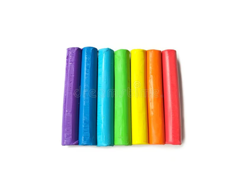 Färgrik plasticine klibbar, den mångfärgade linjen lera, härlig regnbågedeg, vit bakgrund arkivbild Färgrik plasticine klibbar, den mångfärgade linjen lera, härlig regnbågedeg, vit bakgrund arkivbild