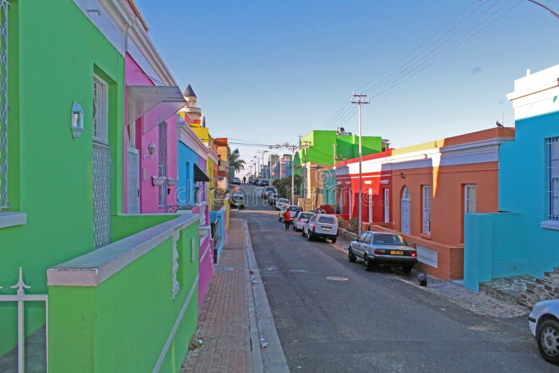 Färgrika hus i det Bo Kaap området, Cape Town, Sydafrika royaltyfri fotografi Färgrika hus i det Bo Kaap området, Cape Town, Sydafrika royaltyfri fotografi