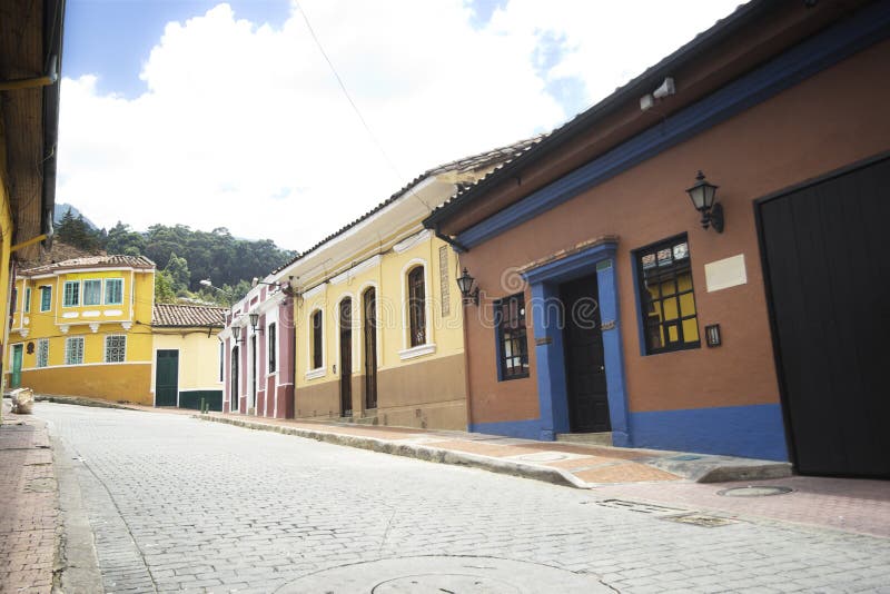 Färgrika hus på La Candelaria i BogotÃ ¡