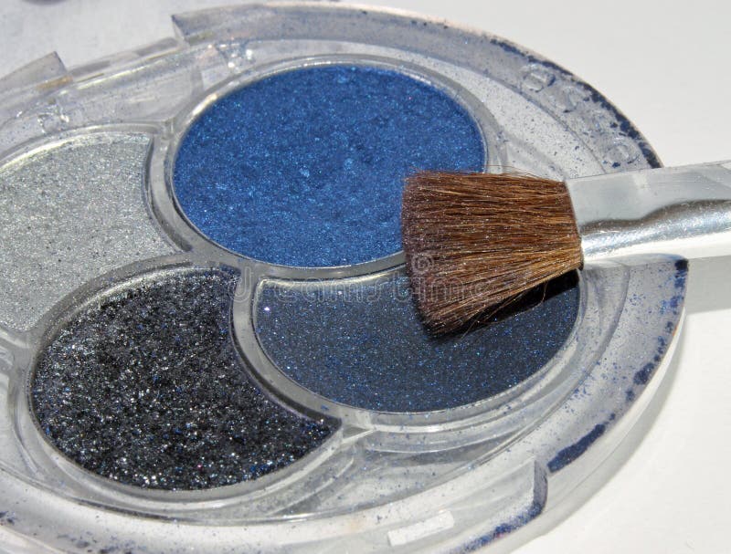 Färgrika makeupskönhetsmedel för att kvinnor ska ändra färgen av et fotografering för bildbyråer Färgrika makeupskönhetsmedel för att kvinnor ska ändra färgen av et fotografering för bildbyråer