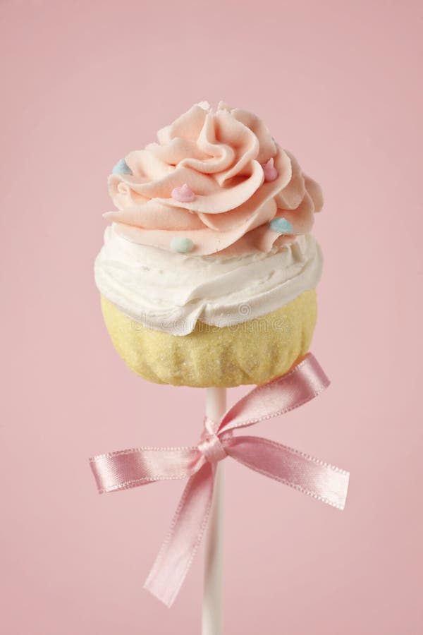 Färgrika muffinpops royaltyfria bilder