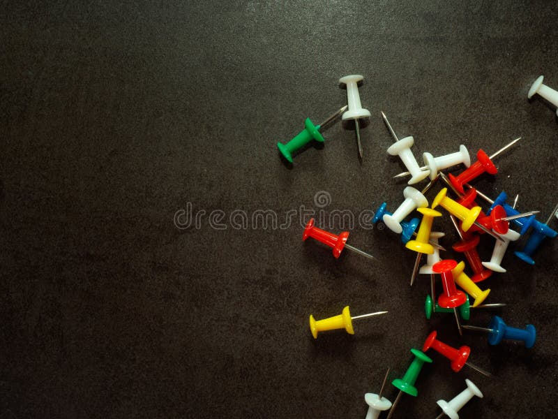 Färgrika pushpins royaltyfri fotografi Färgrika pushpins royaltyfri fotografi