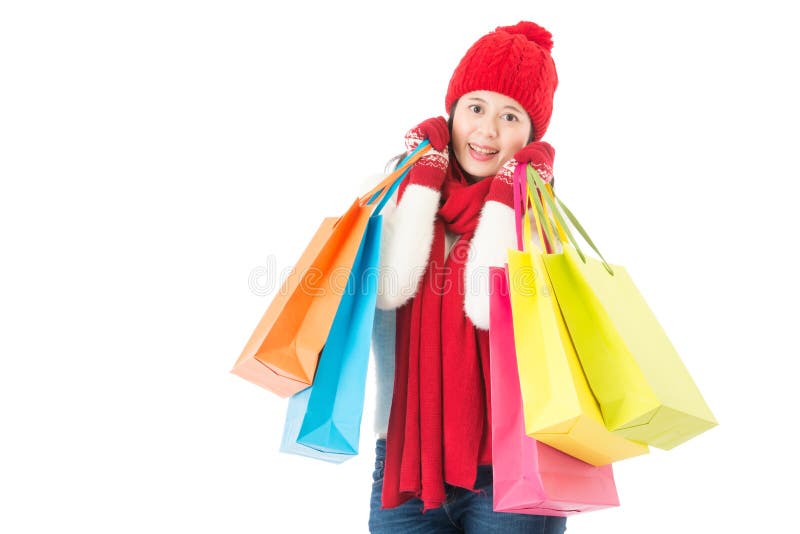 Färgrika shoppingpåsar som rymmer vid den lyckliga nätta asiatiska kvinnan fotografering för bildbyråer Färgrika shoppingpåsar som rymmer vid den lyckliga nätta asiatiska kvinnan fotografering för bildbyråer