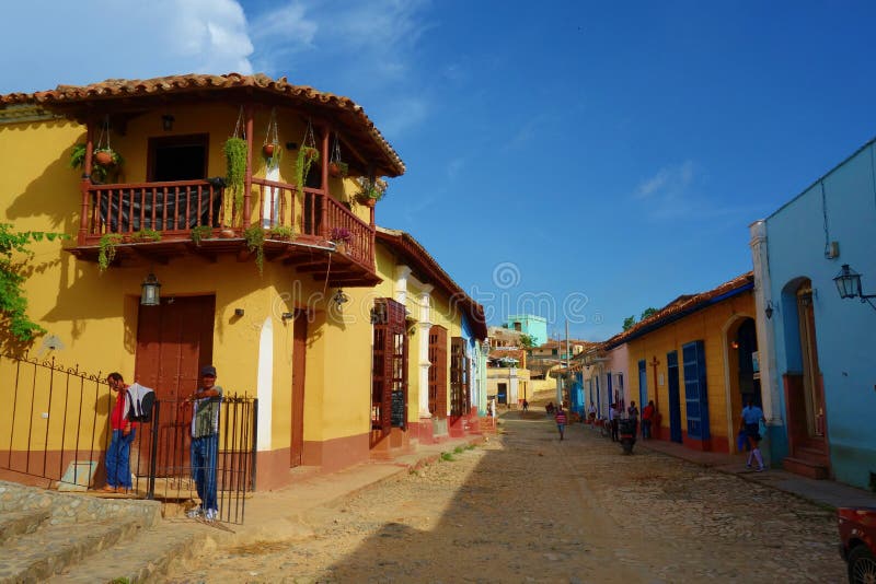 Färgrika traditionella hus i den koloniala staden av Trinidad i Kuban, en UNESCOvärldsarv arkivbilder Färgrika traditionella hus i den koloniala staden av Trinidad i Kuban, en UNESCOvärldsarv arkivbilder